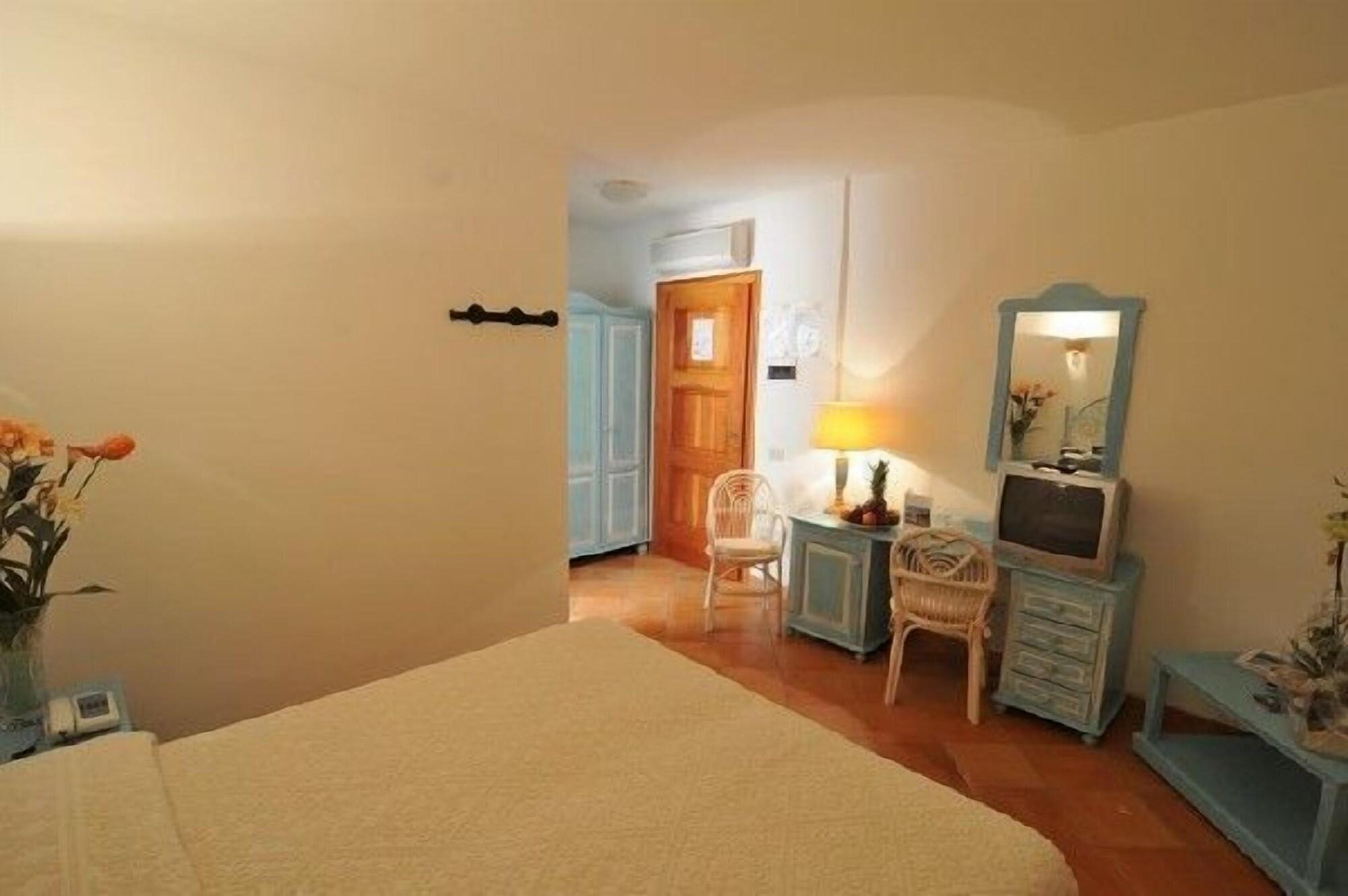 Hotel Il Piccolo Golf Porto Cervo Kültér fotó